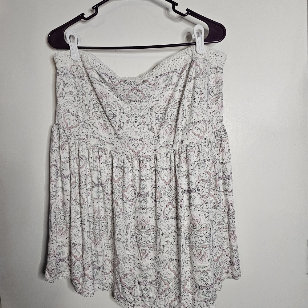 Torrid White and Gray Patterned Blouse